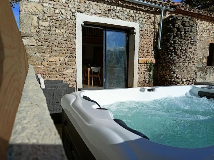 Gite De Charme Avec Jacuzzi Face Au Mont Ventoux Crestet Zewnętrze zdjęcie